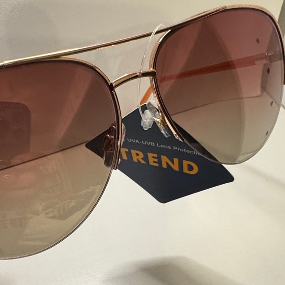 Rose Gold NWT Aviator Sunglasses By Trend - Picture 3 of 3